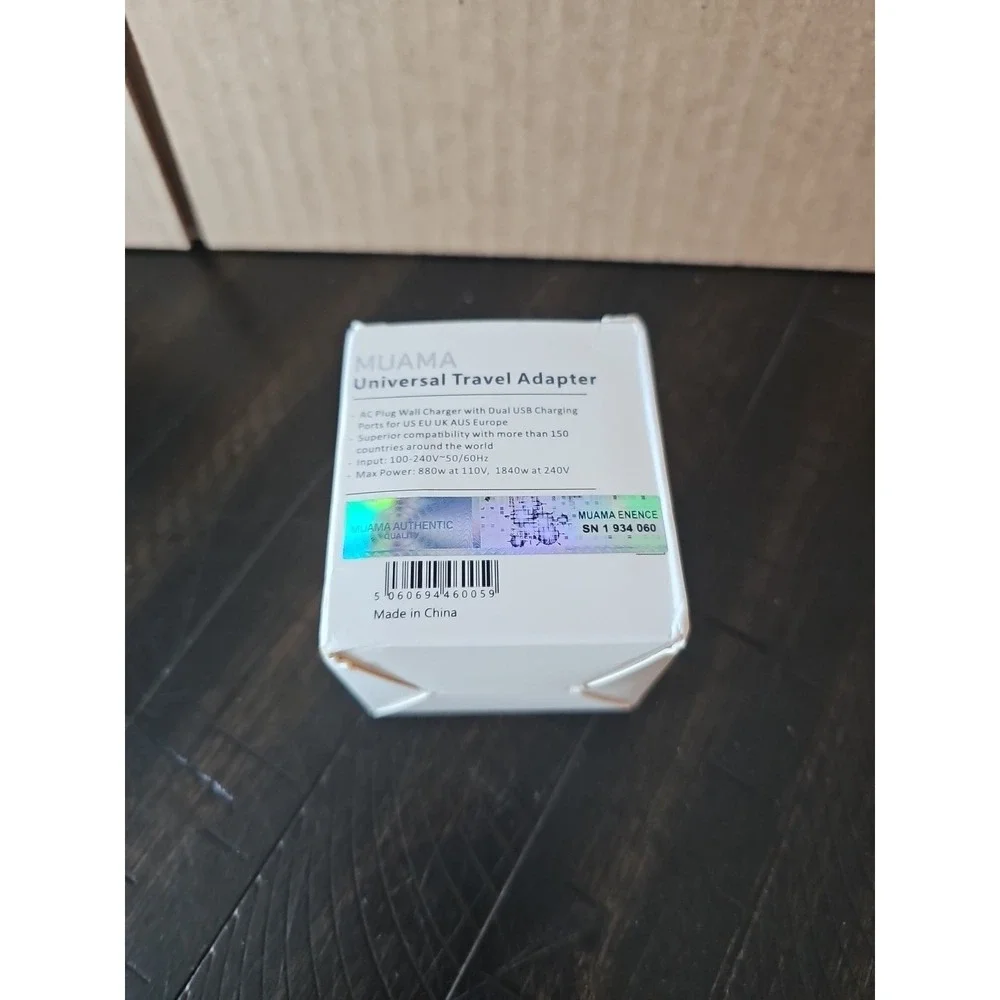 Universal Travel Adapter -‎ Muama   Black New